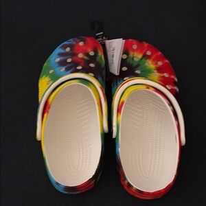 Crocs NWT tie dye size M6 W8